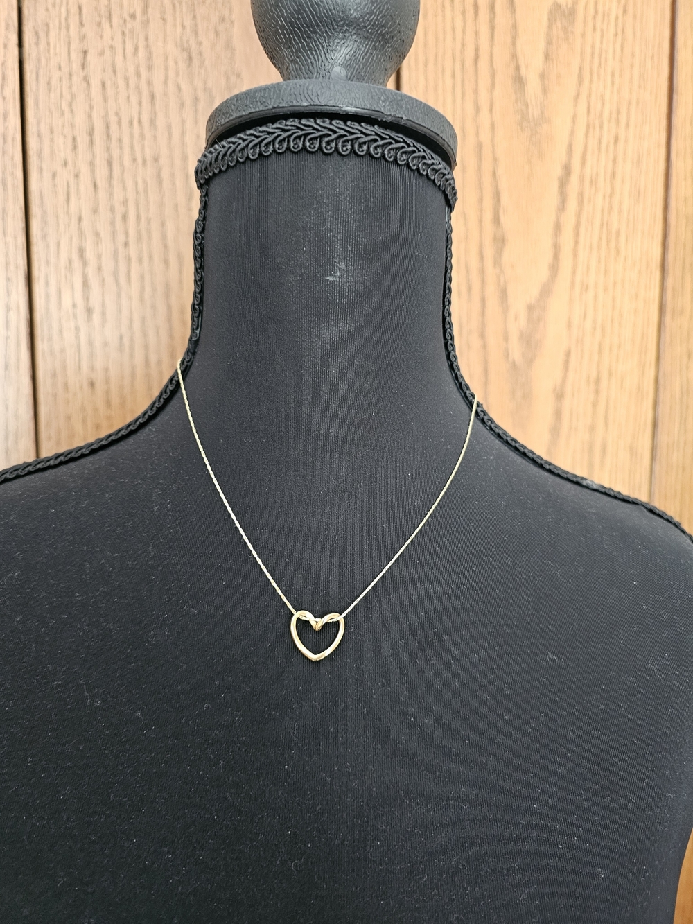 Minimal Open Heart Pendant Necklace in Gold - Women Jewelry
